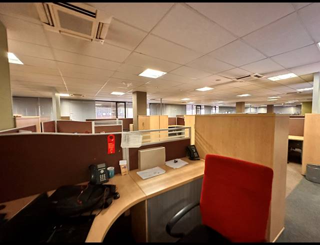 4,940M² OFFICE TO LET IN PARKTOWN